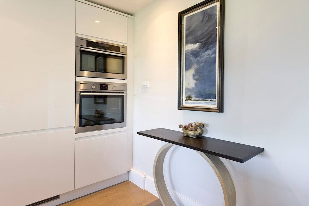 undefined Bright 2-bed Apartment in Fashionable Chelsea 10