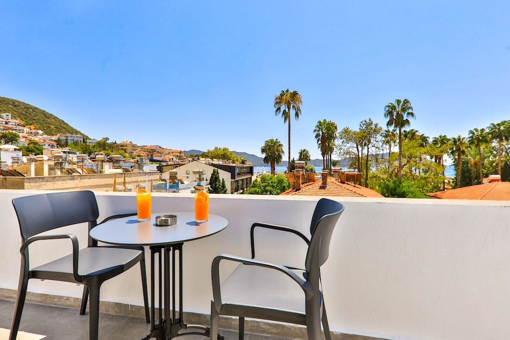 undefined Luff Suites 5