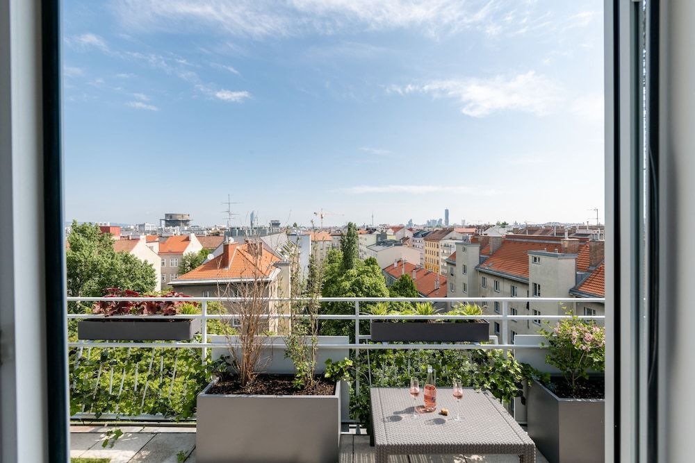 Skyflats Vienna Ring View Panoramic Apartment, Terrace (Sauna, Whirlpool) 10