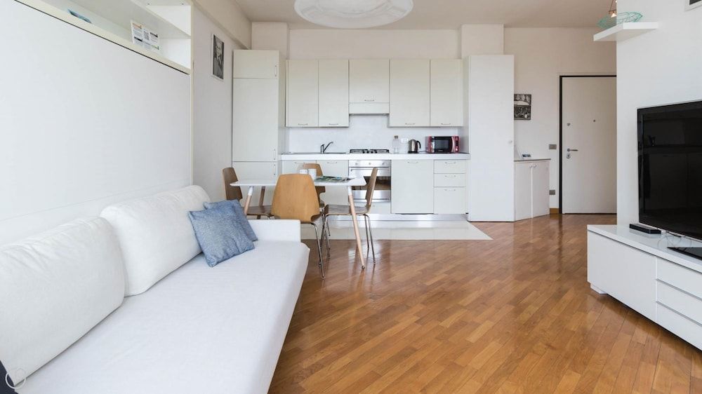 undefined Biancamano 2