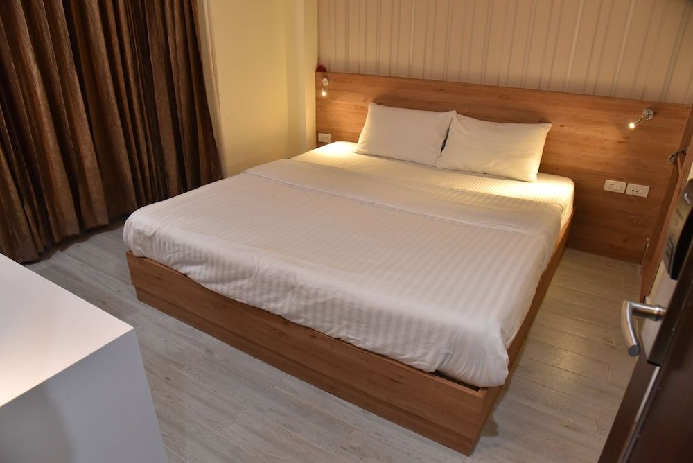 undefined Rose Nana Hotel 6