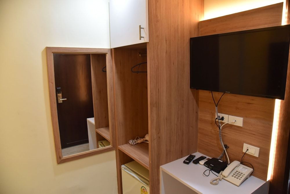 Rose Nana Hotel Superior Double Room 8