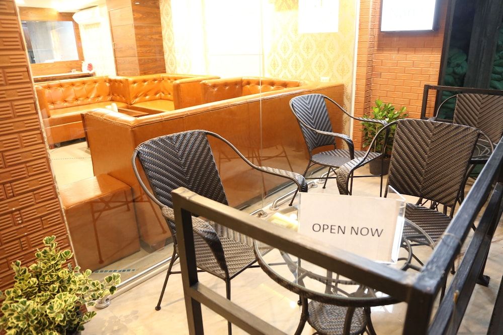 undefined Rose Nana Hotel 4