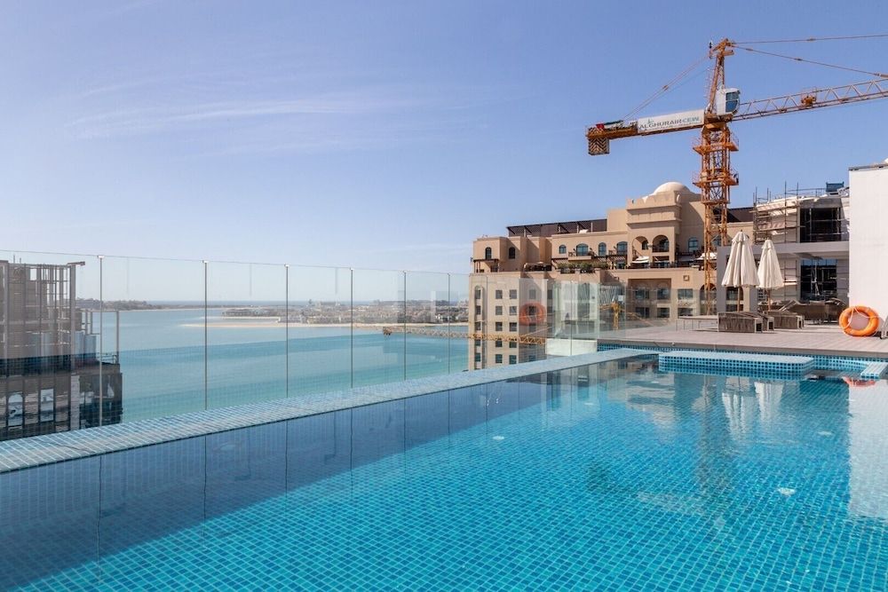 undefined Astounding 1BR Apartment Situated In Palm Jumeirah