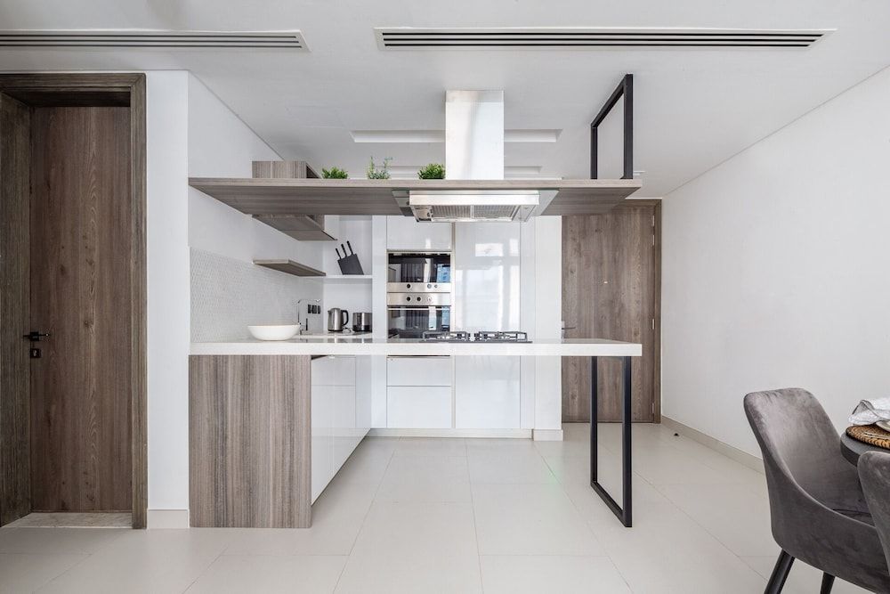 undefined Astounding 1BR Apartment Situated In Palm Jumeirah 6