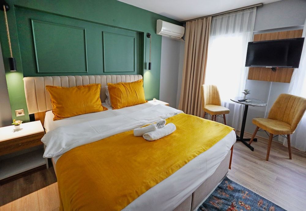 undefined Galata Aristo