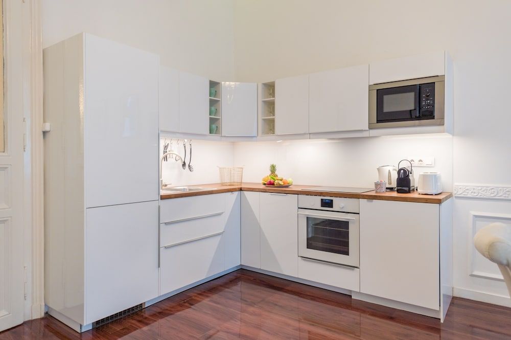 undefined Music Academy Bedroom Suite Café Vian Apartman Kft 8