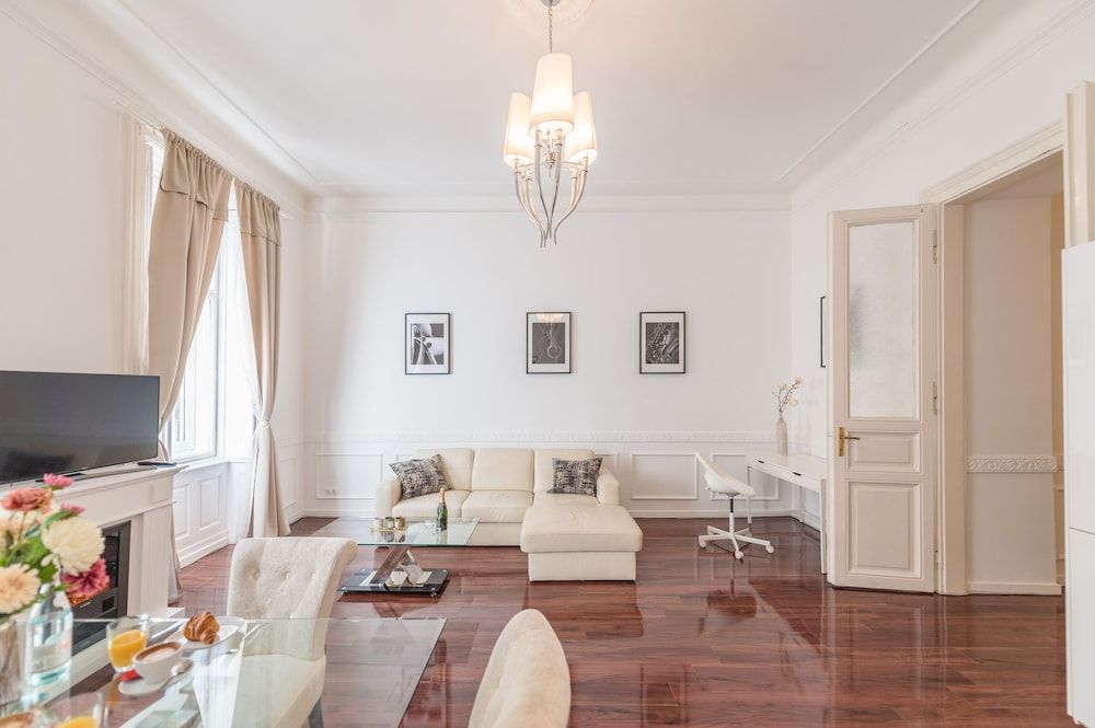 Music Academy Bedroom Suite Café Vian Apartman Kft Classic Apartment 9