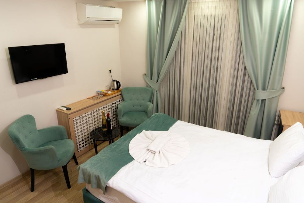 Loss Hotel Economy Double Room 2