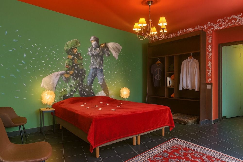 undefined The Walled off Hotel Paris