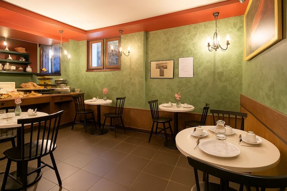 undefined The Walled off Hotel Paris 6