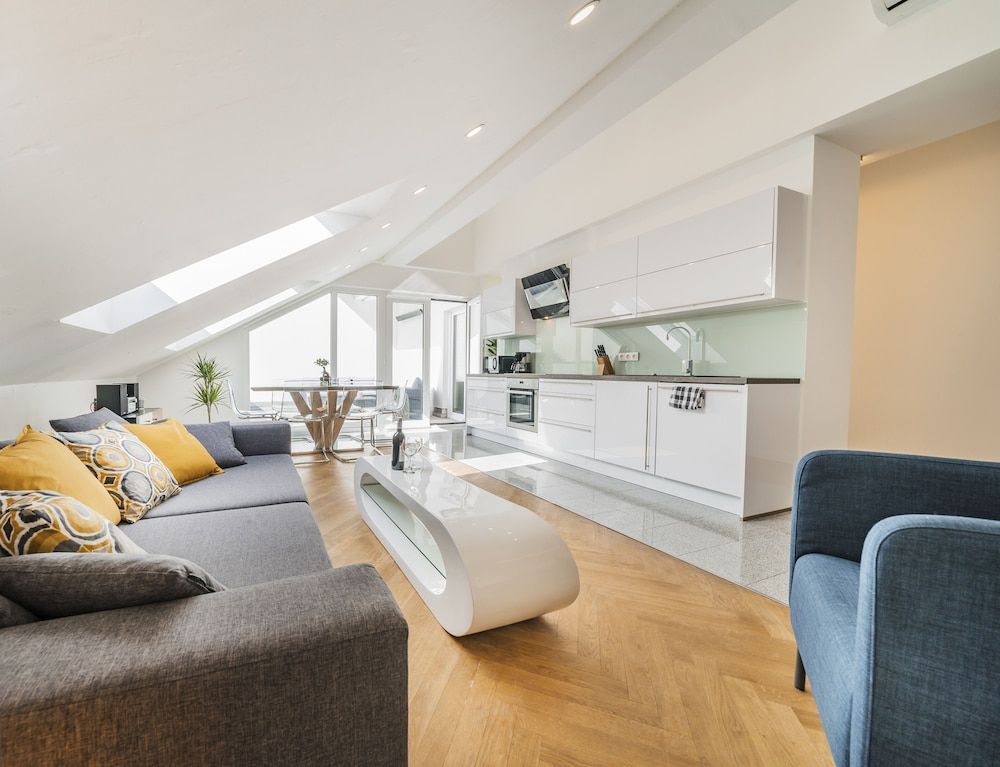 undefined 100sqm w terrace-Danube-AC - Netflix-3BR 10