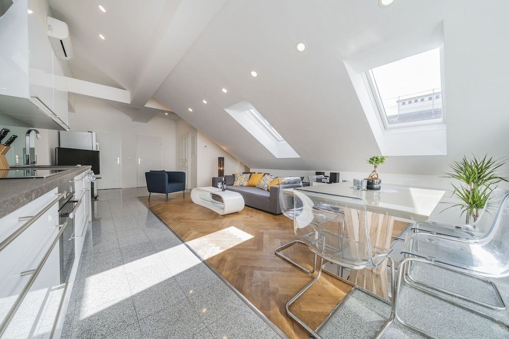 undefined 100sqm w terrace-Danube-AC - Netflix-3BR 2