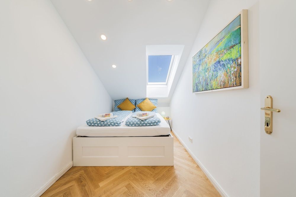 undefined 100sqm w terrace-Danube-AC - Netflix-3BR 5