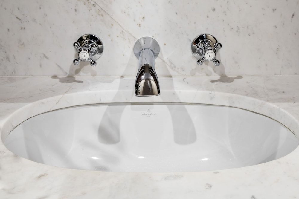 Ayala 63 Luxury Apartment, 1 King Bed 9