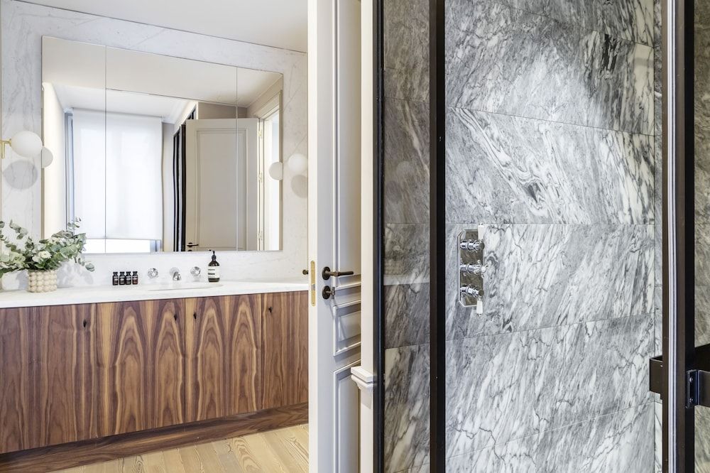 Ayala 63 Luxury Apartment, 2 Bedrooms, Balcony, City View 18