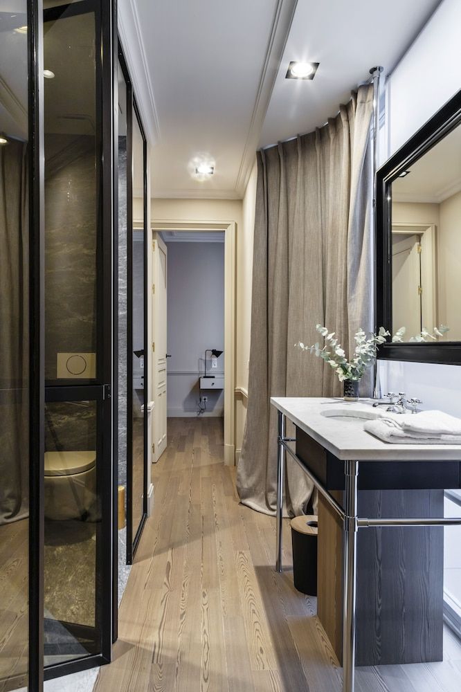 Ayala 63 Luxury Apartment, 2 Bedrooms, Balcony, City View 19