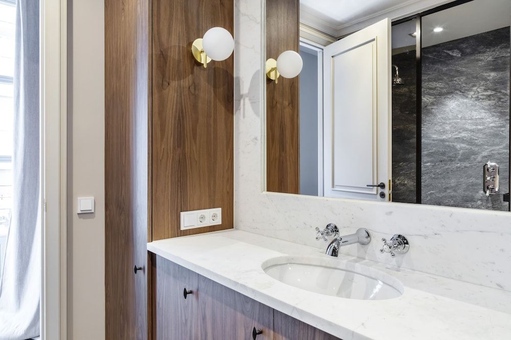 Ayala 63 Luxury Apartment, 2 Bedrooms, Balcony, City View 15