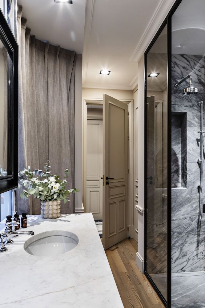 Ayala 63 Luxury Apartment, 1 King Bed 6