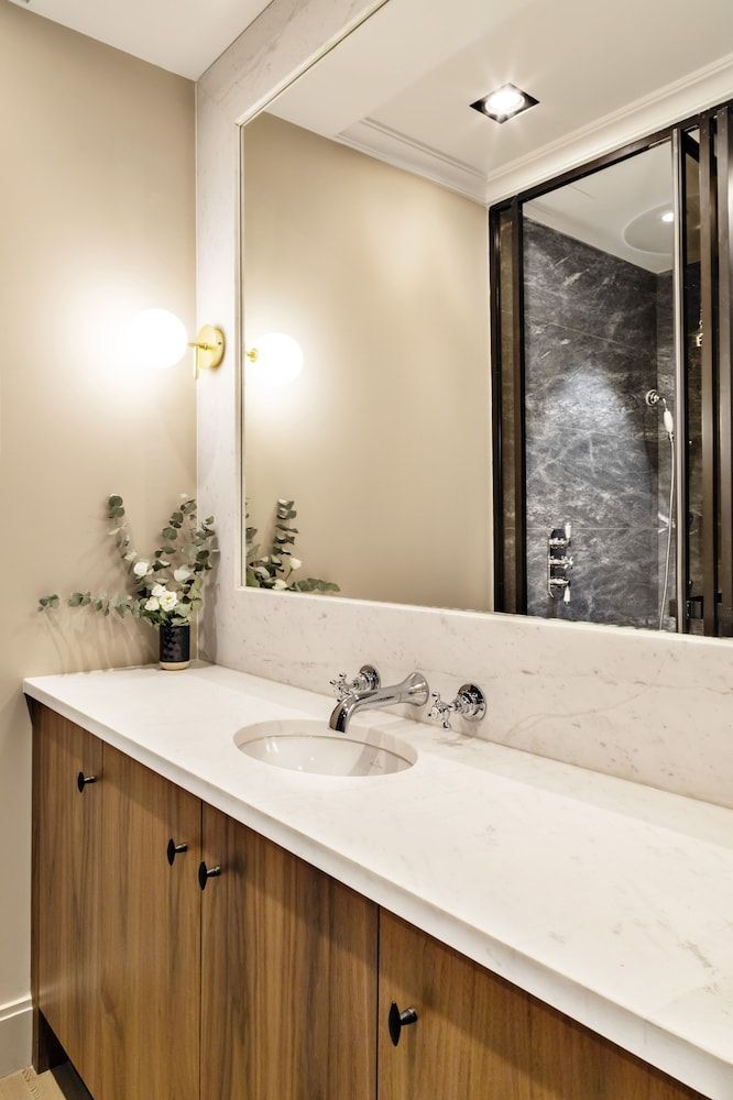 Ayala 63 Luxury Apartment, 2 Bedrooms, Balcony, City View 16