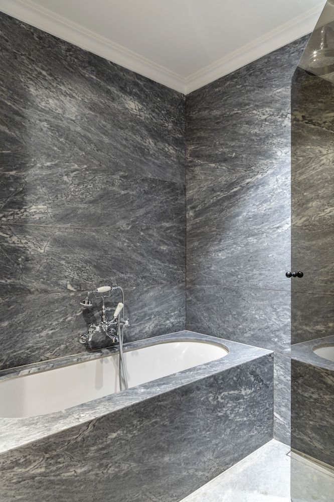 Ayala 63 Luxury Apartment, 1 King Bed 8