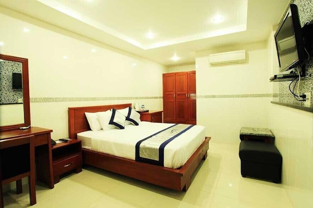 undefined Opera Hotel 10