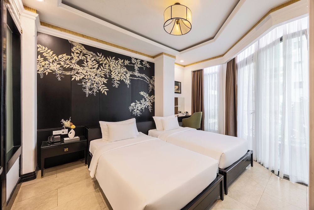 Deluxe Room, 2 Twin Beds, City View