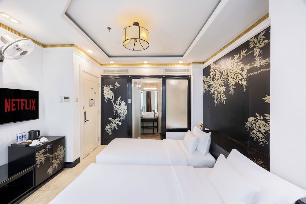 Deluxe Room, 2 Twin Beds, City View