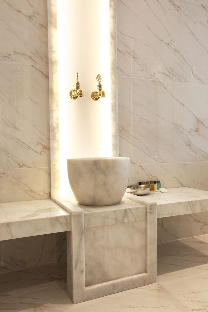 Walton Gardens Pera King Suite with Spa Bath 8