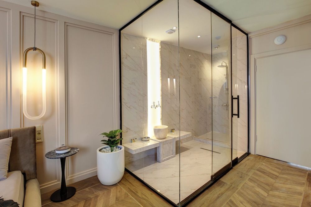 Walton Gardens Pera Queen Suite with Turkish Hammam 2