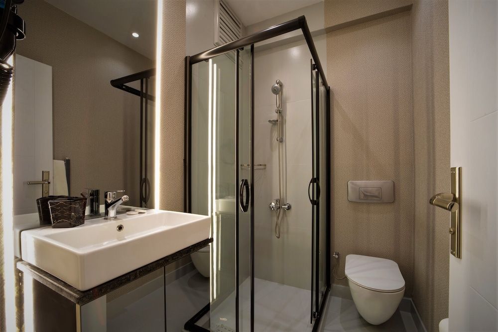 Walton Gardens Pera Queen Suite with Turkish Hammam 4