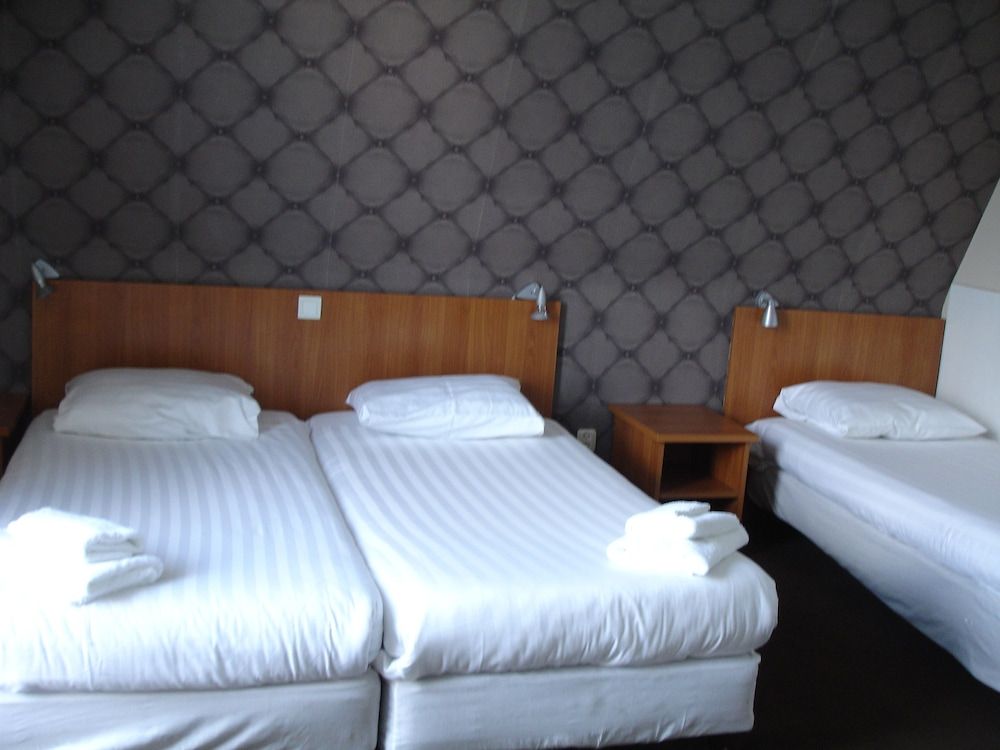 undefined Hotel 74 9