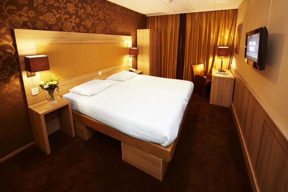 undefined Hotel 74 6