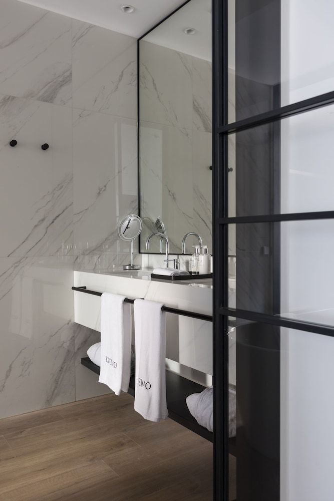 Kozmo Hotel Suites & Spa - Small Luxury Hotels of the World Standard Room (Parking Included) 2