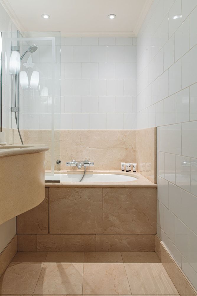 Hotel de l'Abbaye Saint Germain Classic Room (La Chambre) 4