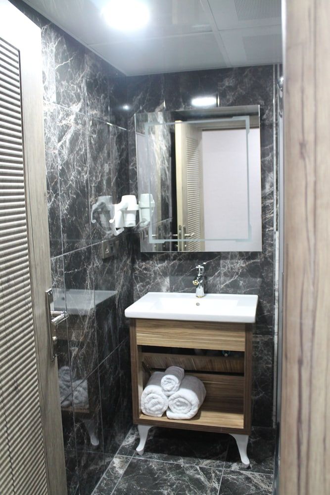 Dem İstanbul Airport Hotel Deluxe Triple Room 6