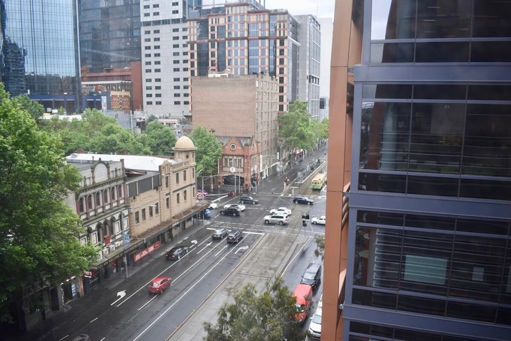 undefined Spacious 1 Bedroom Apartment in the Heart of Melbourne's CBD 3