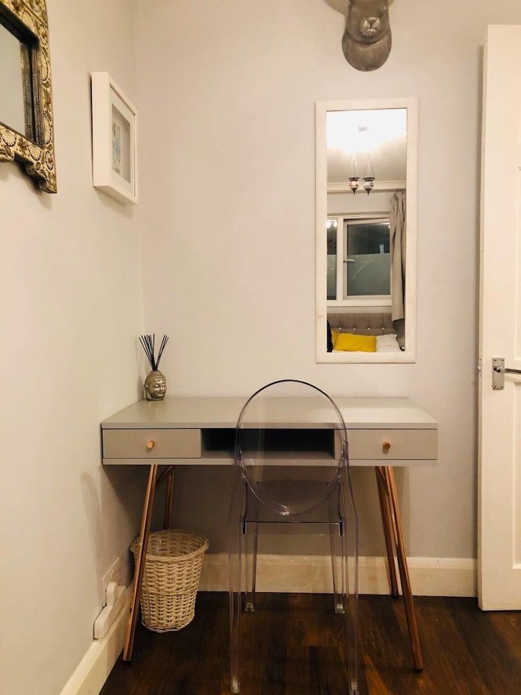 Lovely 2 Bedroom Apartment With Garden, South Bank Westminster Apartment (2 Bedrooms) 7