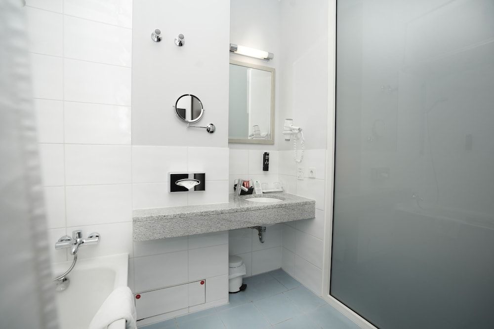 The Atrium Hotel Business Twin Room 9