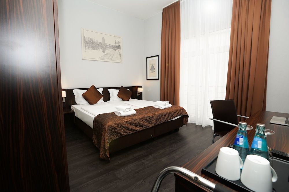 The Atrium Hotel Business Twin Room 5