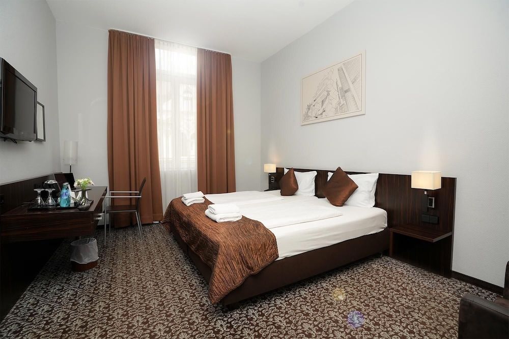 The Atrium Hotel Business Twin Room