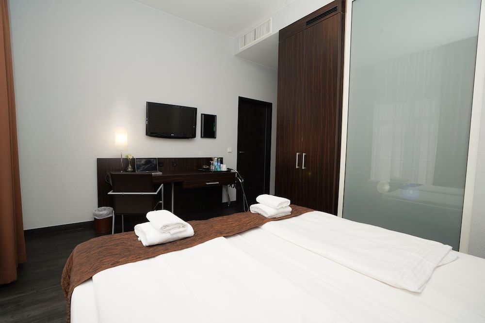 The Atrium Hotel Business Twin Room 4