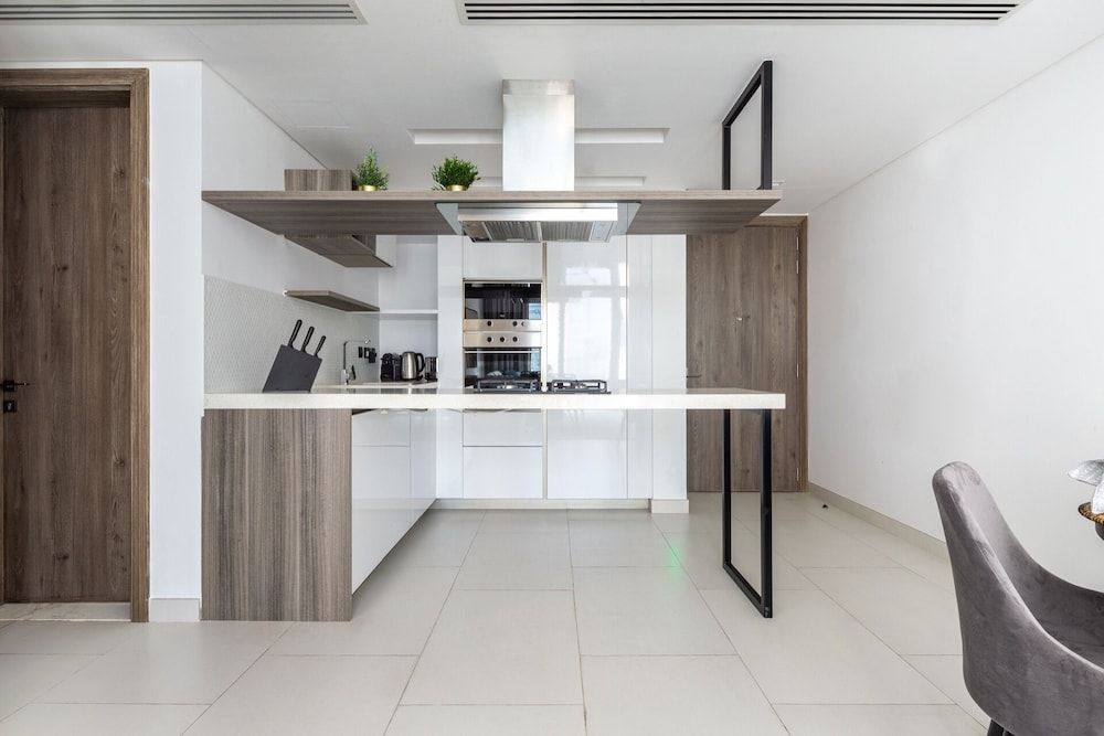 undefined Trendy & Capacious 1BR Apartment in The Palm 5