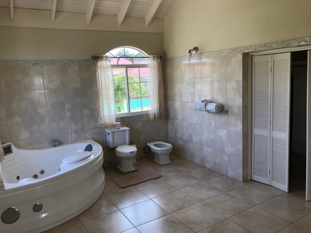 Retreat Guesthouse Luxury Suites Presidential Suite (AC fee not included in rate) 8