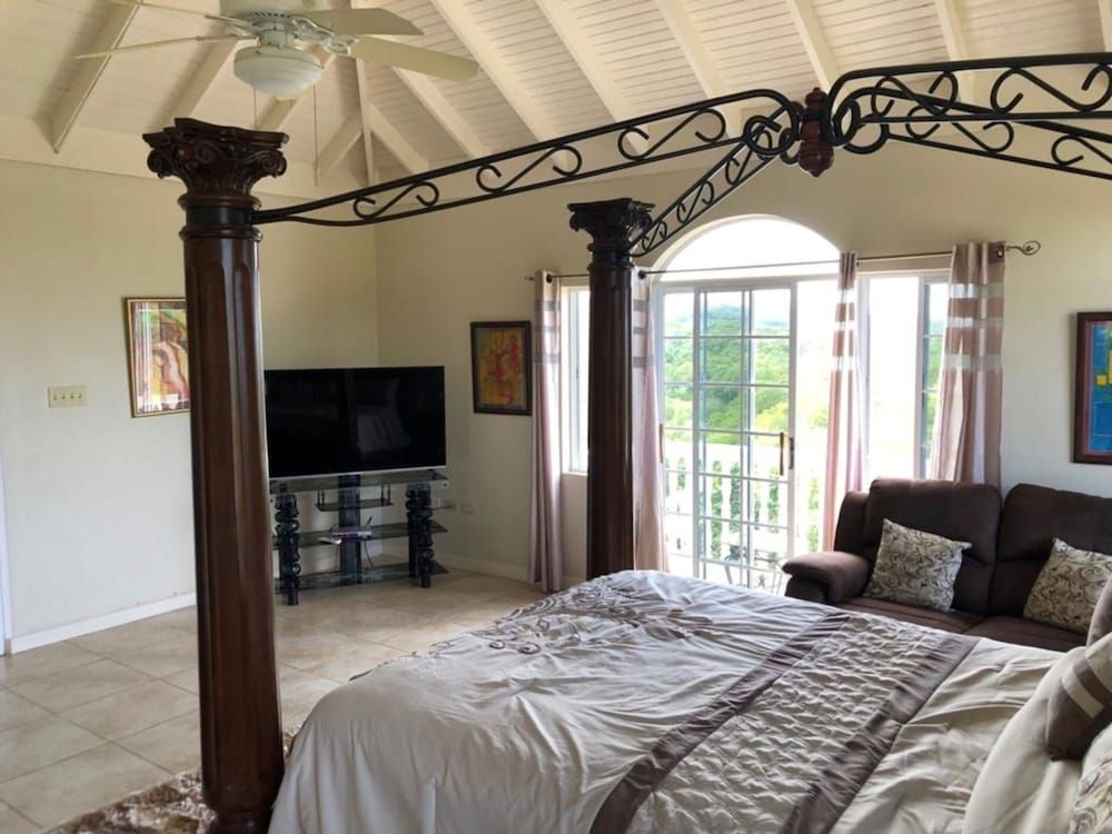 Retreat Guesthouse Luxury Suites Presidential Suite (AC fee not included in rate) 3