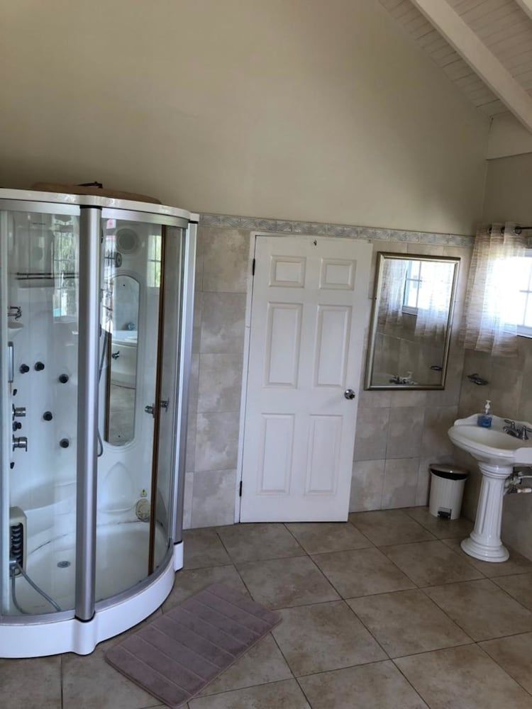 Retreat Guesthouse Luxury Suites Presidential Suite (AC fee not included in rate) 10