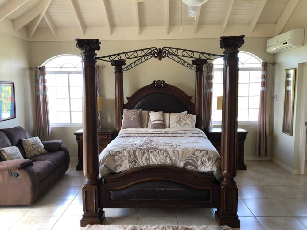 Retreat Guesthouse Luxury Suites Presidential Suite (AC fee not included in rate) 2