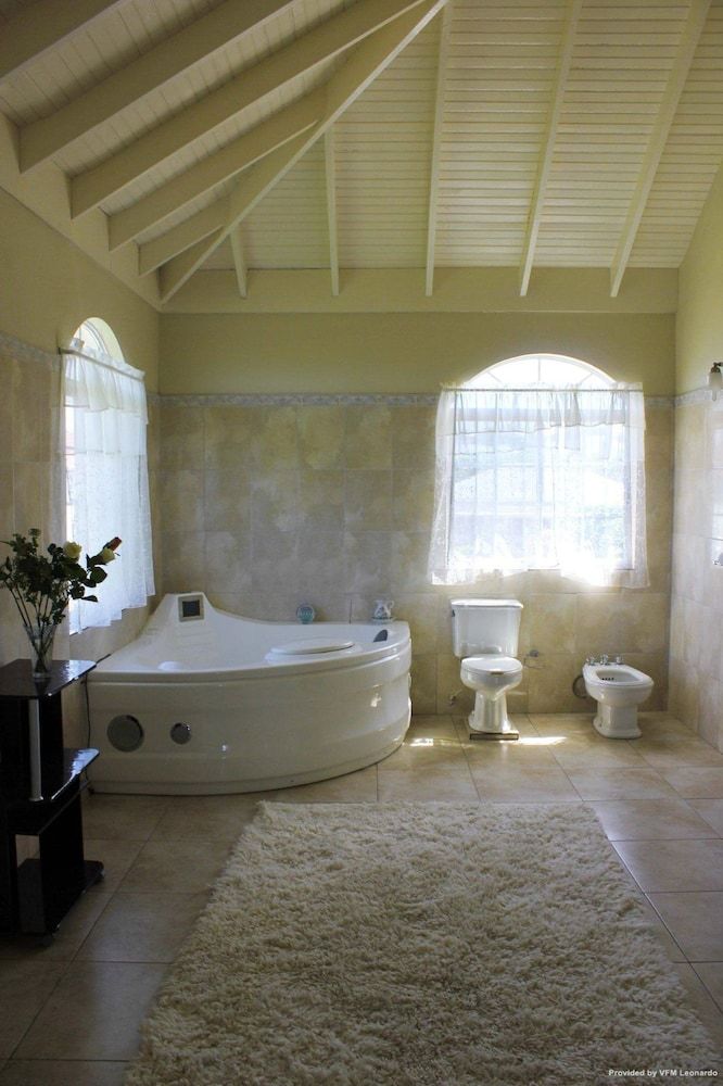 Retreat Guesthouse Luxury Suites Presidential Suite (AC fee not included in rate) 9