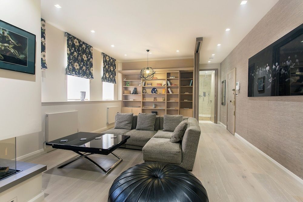 undefined Ultra Modern 1-bedroom Apartment in Soho 10