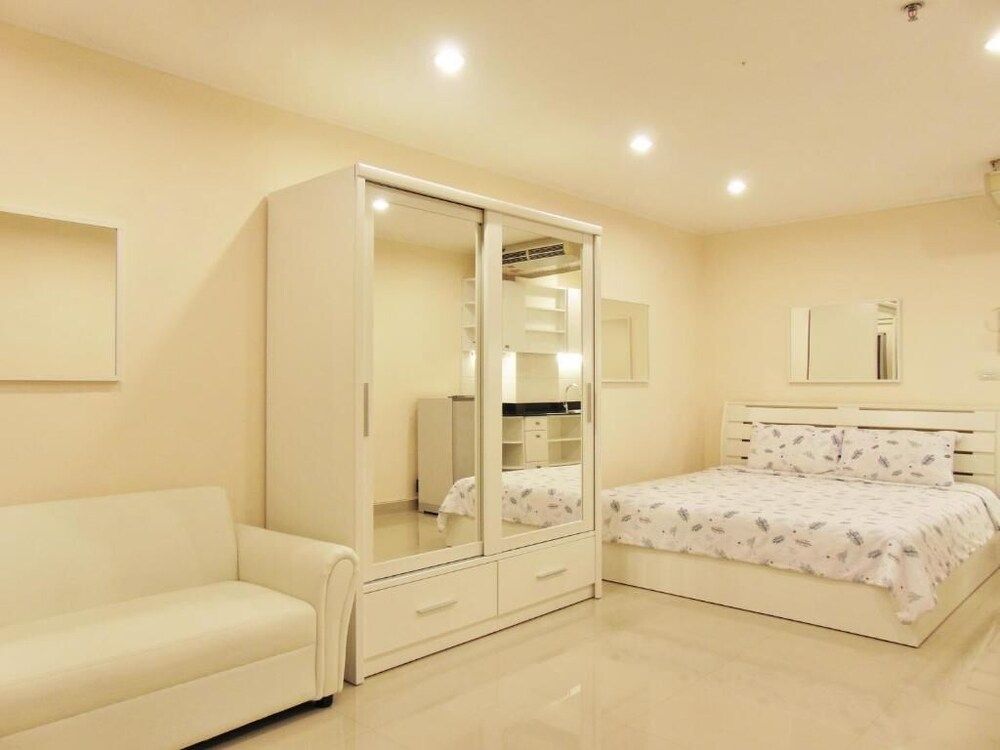 undefined Pattaya Jomtien Holiday Apartments in Jomtien Beach Condominiums 5